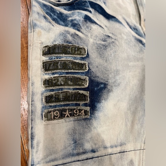 Men's Distressed Blue and White Jeans - Picture 6 of 16